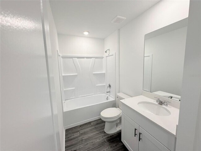 Building Photo - 3809 NE 32nd Ct