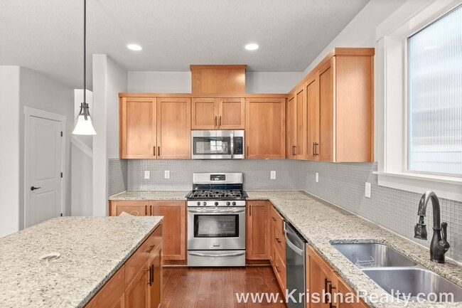 Building Photo - Gorgeous 4 BD* 2.5 BA* Single Family Home ...