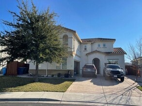 Building Photo - NEWER MODERN HOME BEHIND KAISER VACAVILLE *STAR RENTALS
