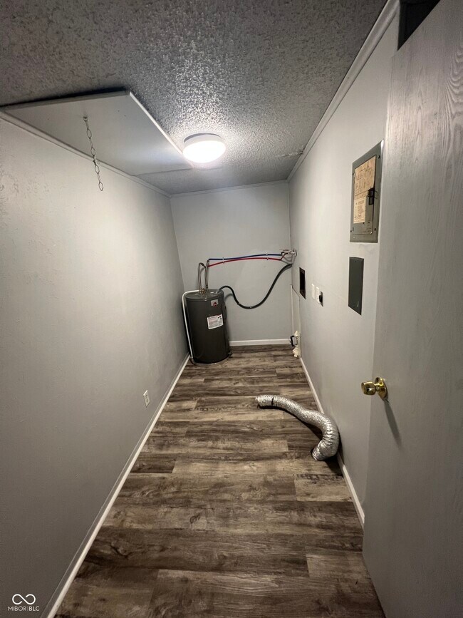 Building Photo - 2000 Indianapolis Rd