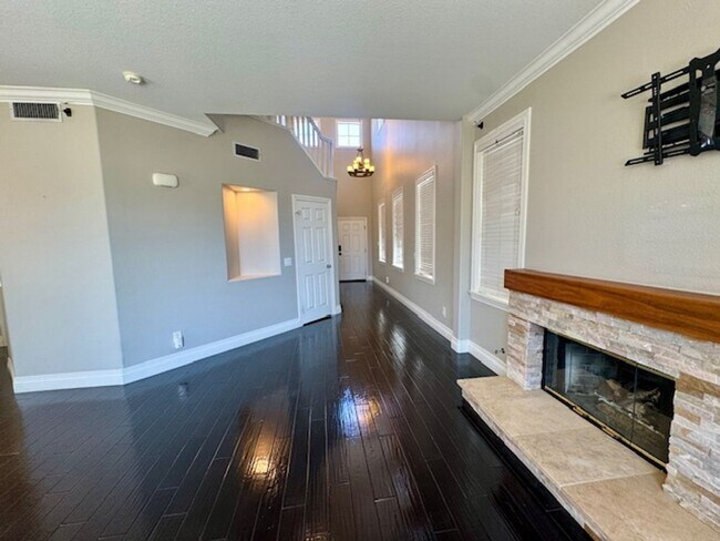 Building Photo - Remodeled 3 bedroom in Simi Valley