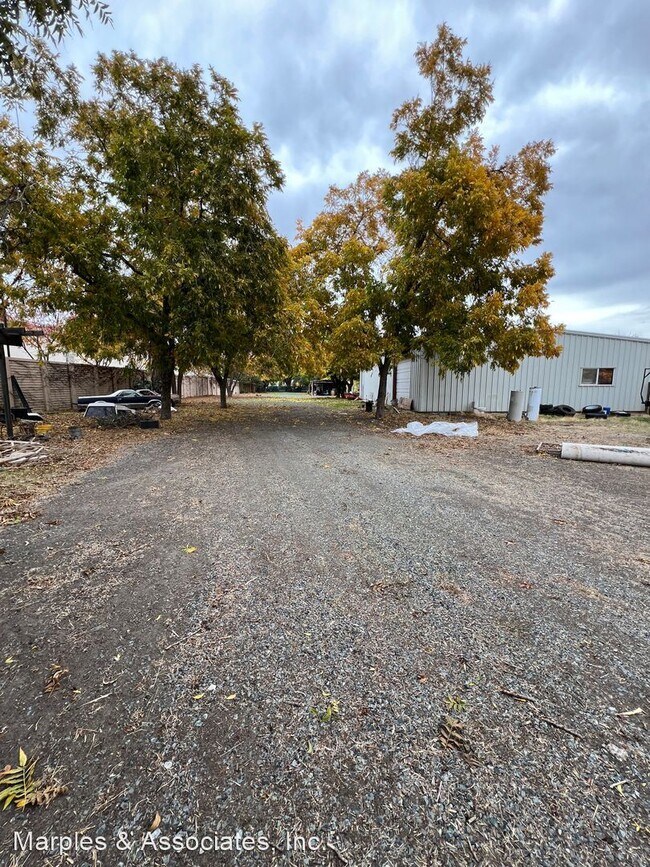 Building Photo - 3 br, 2 bath House - 2721 Empire Ave
