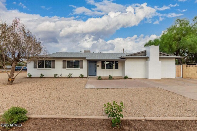 Building Photo - 3933 W Cactus Wren Dr