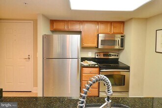 Building Photo - 11800 Sunset Hills Rd