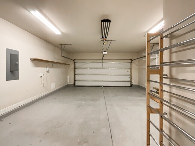 Building Photo - 214 Smithfield Dr