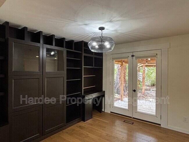 Building Photo - 3511 N Barberry Dr