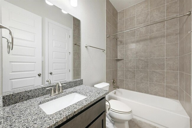 Building Photo - 5308 Via Besso Dr
