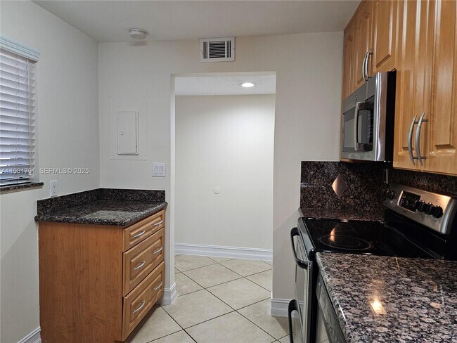 Building Photo - 8415 SW 107th Ave