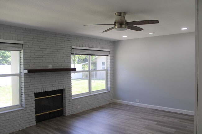 Building Photo - 5349 Van Buren Rd