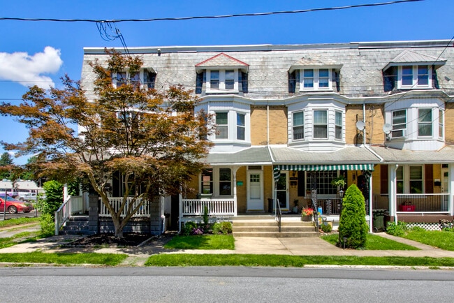 Building Photo - 1115 Frances Ave