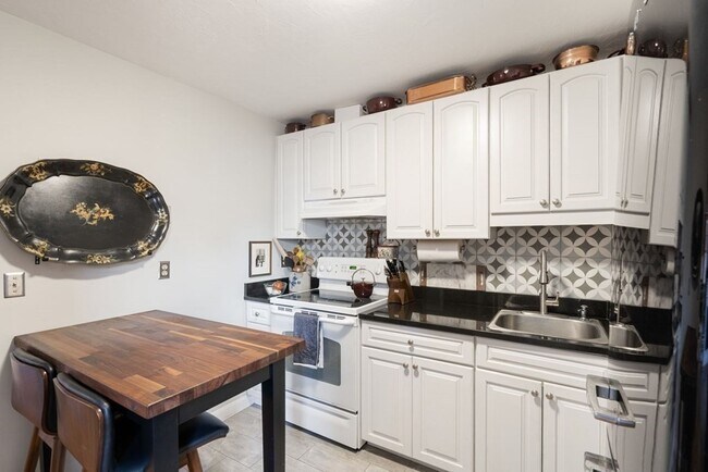 Building Photo - 9 Hancock St