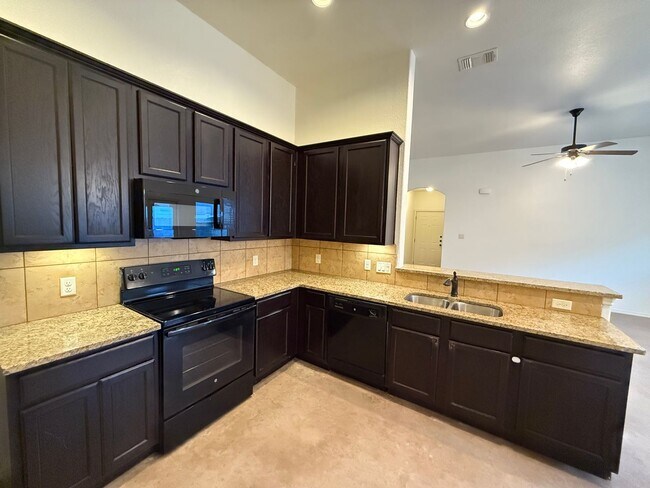 Building Photo - Modern 3bd 2ba Duplex in Prime Location