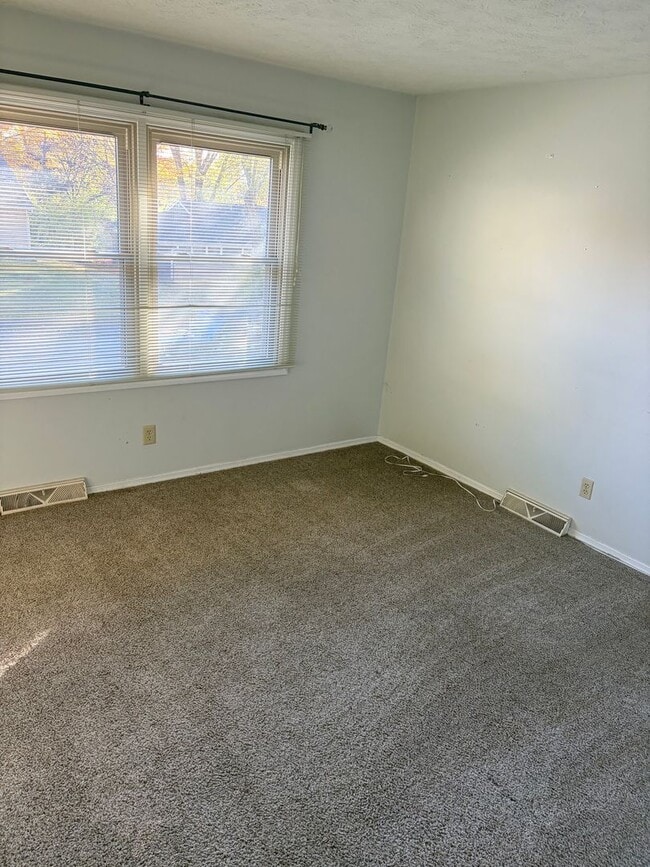 Building Photo - 3431 N Stoneycrest Rd