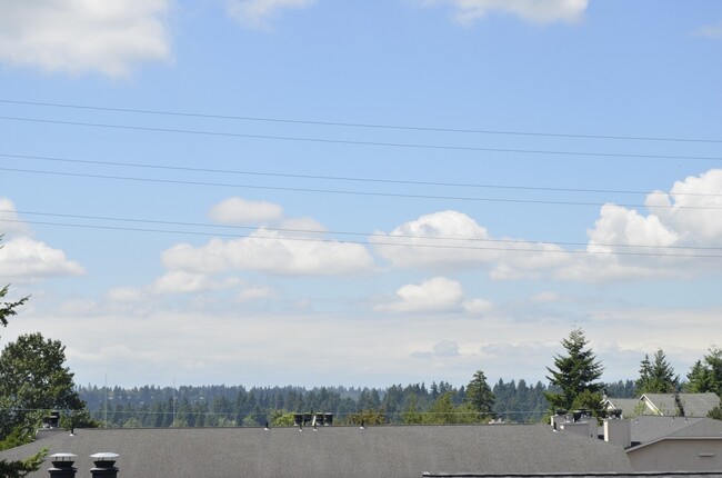 Building Photo - Hardwood floor townhome/water,sewer,garbag...