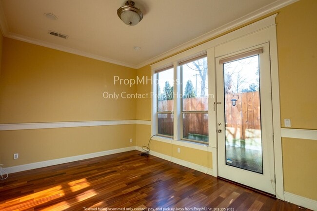 Building Photo - Gorgeous Humboldt Two Bedroom Townhouse In North Portland!