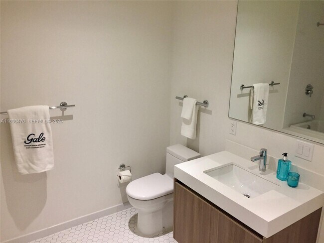 Building Photo - 401 N Birch Rd