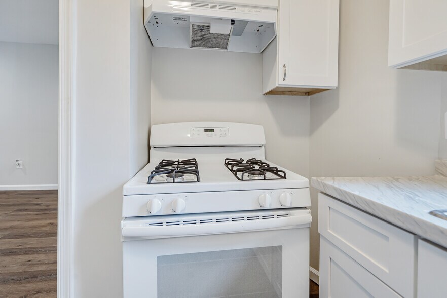 Building Photo - 1340 Pontiac Ave