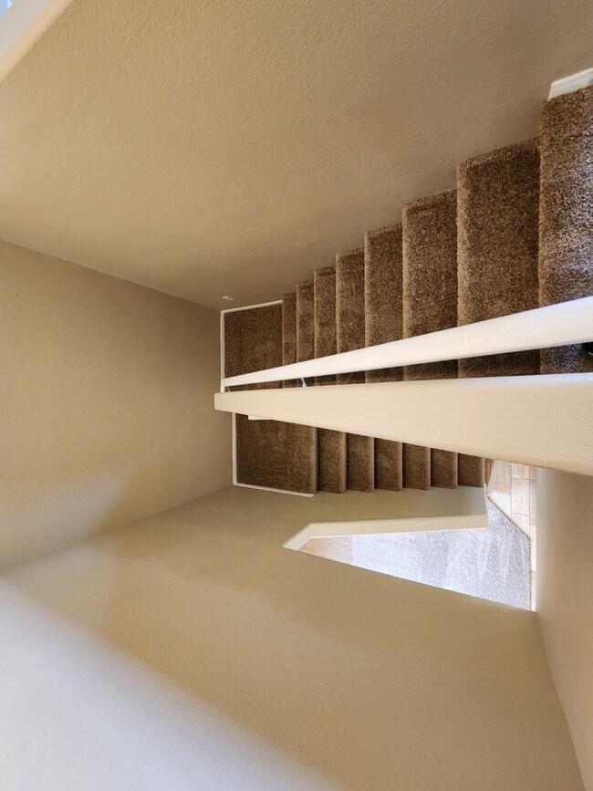 Building Photo - Beautiful former Model Home located near Southern Highlands Golf Club.