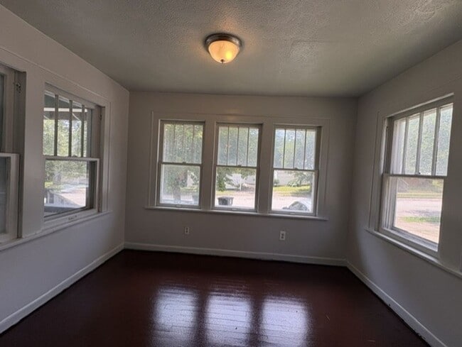 Building Photo - Spacious Akron Single-Family Home with Front Porch, Dining Room, Fireplace & Backyard!