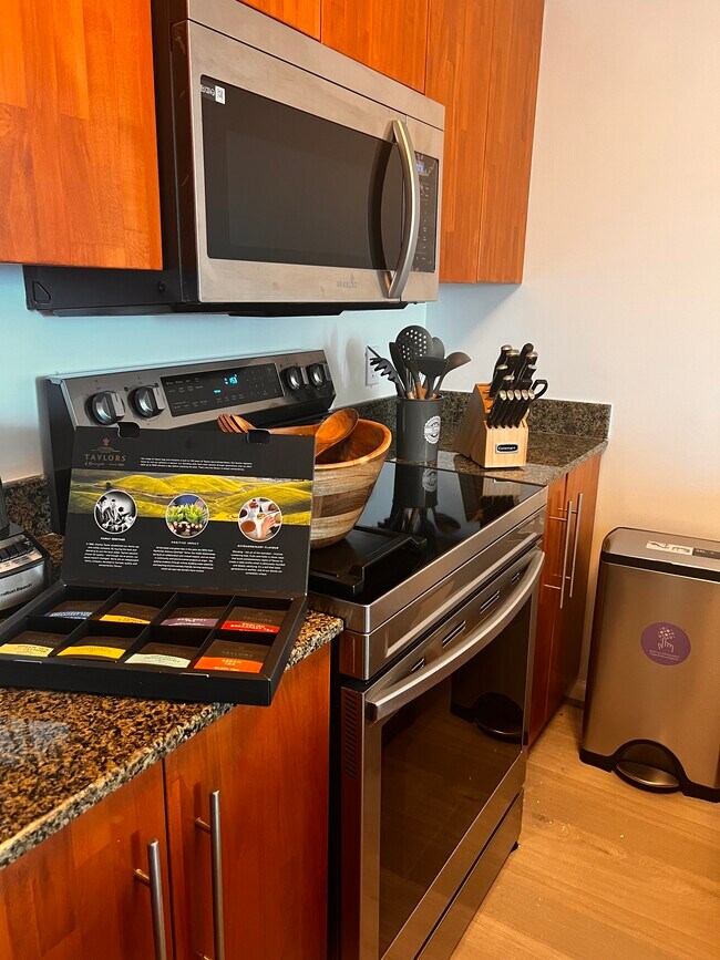 Building Photo - 1200 Brickell Bay Dr