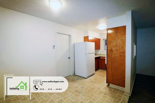 Building Photo - 1635 Mesa St