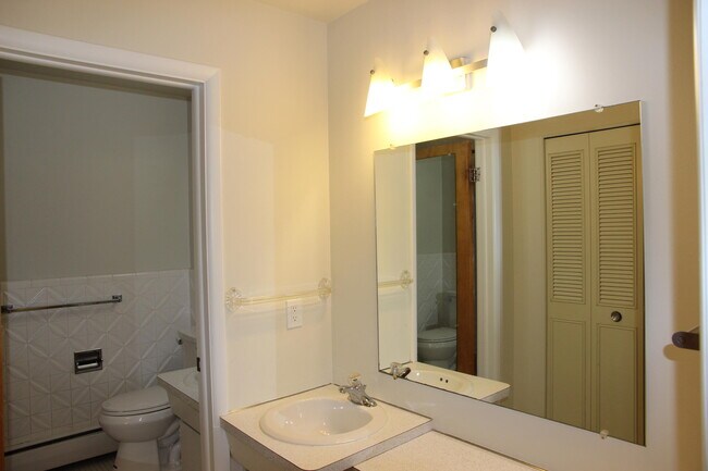 Building Photo - 1257 Island Dr