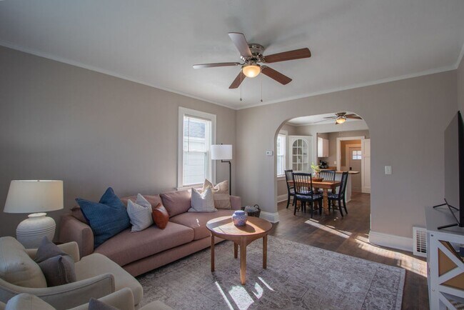 Building Photo - Airbnb Short-Term Rental Cozy two Bedroom one bath ranch style home Mayfield Heights