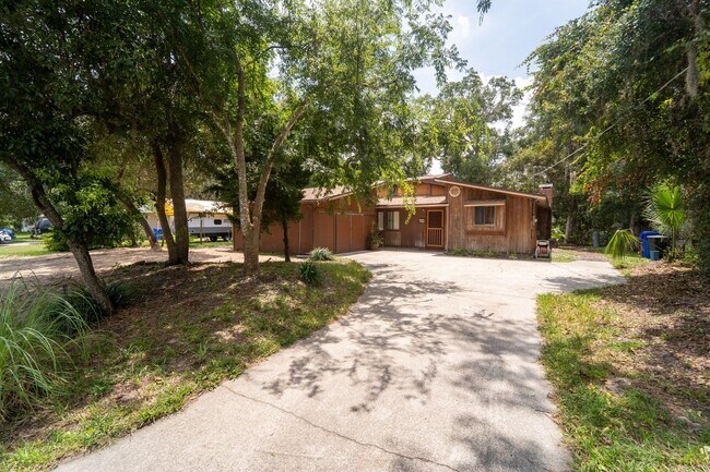 Building Photo - 3/2 Single-Family Shores Home