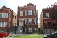 Building Photo - 2513 N Lowell Ave