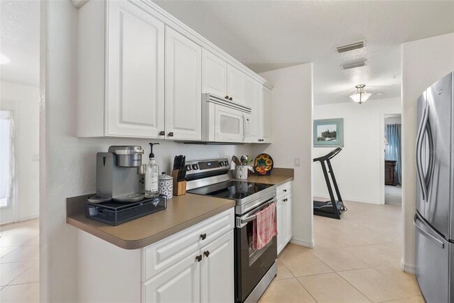 Building Photo - 1728 Kadashow Ave