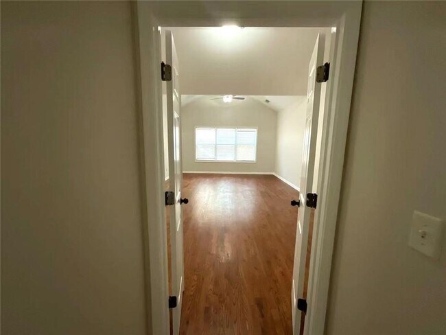 Building Photo - 2882 Cross Creek Dr