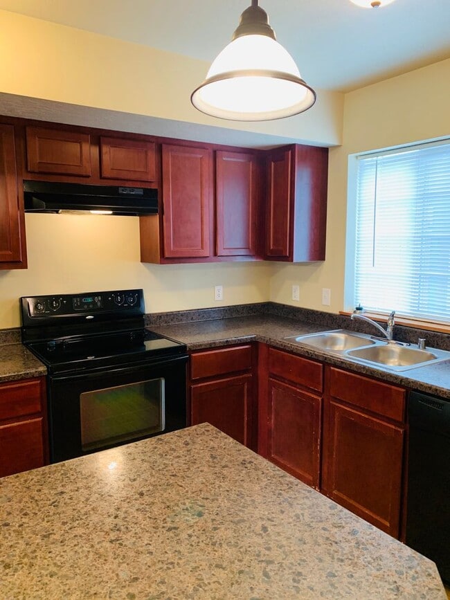Building Photo - Amazing 3 Bed 2 Bath - Townhouse