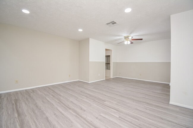 Building Photo - 21318 Park Valley Dr