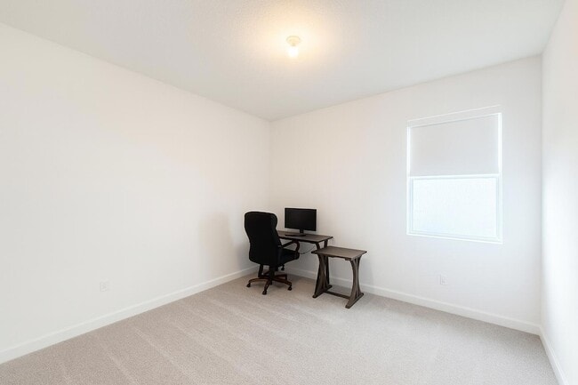 Building Photo - 14406 SW Skye Dr