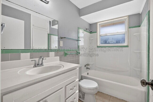 Building Photo - 2247 Hollis Dr