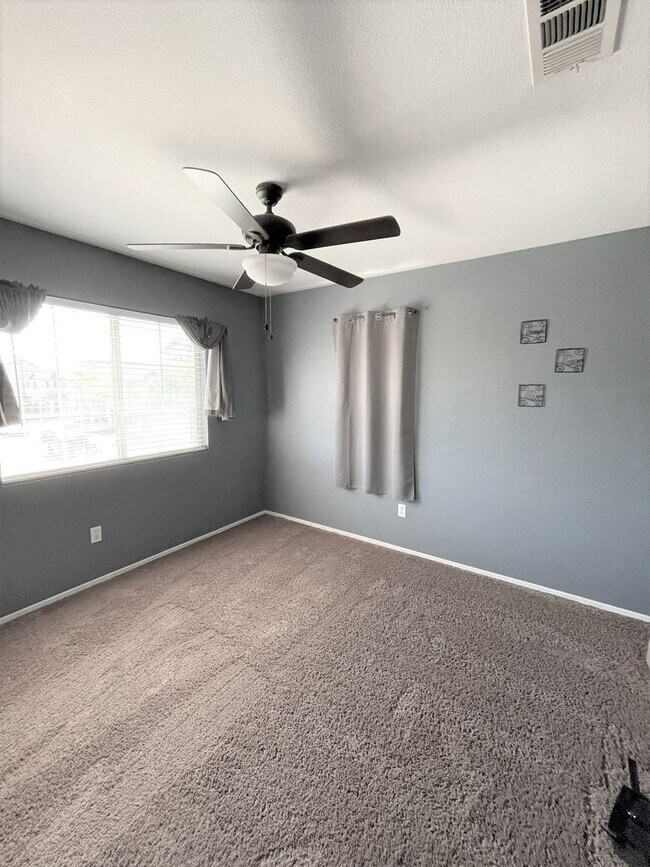 Building Photo - Desirable Old School Housing Community 3 bed x 2.5 Bath 2411 Sqft - Gated Community!!!