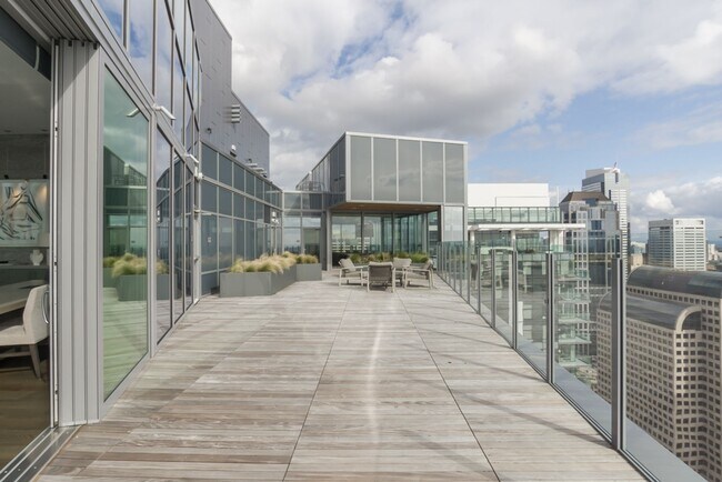 Building Photo - 2bd/1ba Seattle Condo