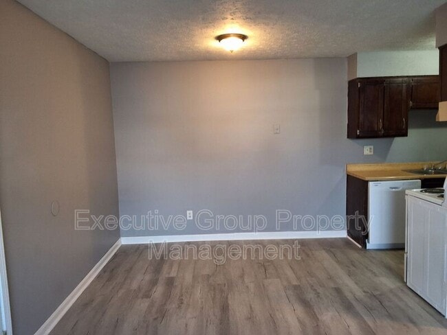 Building Photo - 345 Elmwood Dr