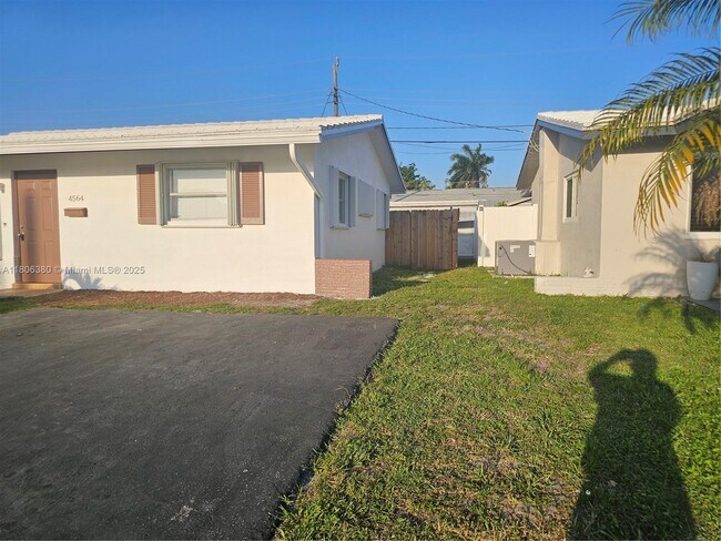 Building Photo - 4564 NW 16th Terrace