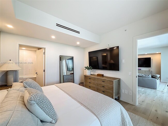 Building Photo - 350 Ocean Dr