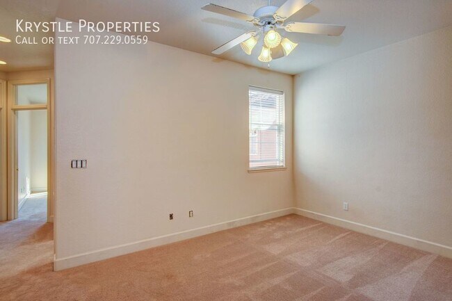 Building Photo - Spectacular property in Vallejo's Gated Ti...