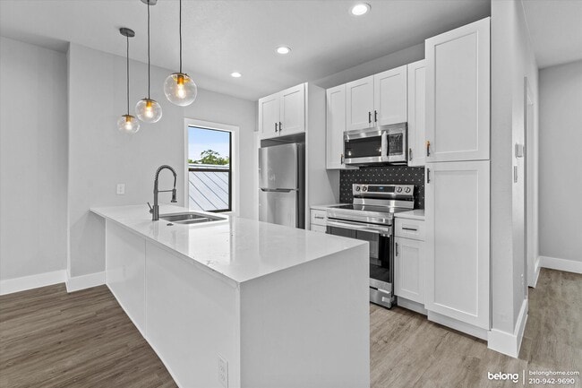 Building Photo - 810 Iowa St