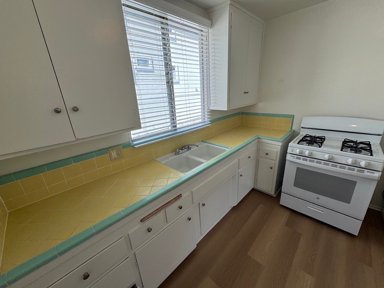 Building Photo - 5102 Inglewood Blvd