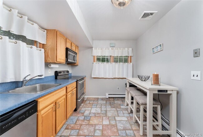 Building Photo - 8 Wakeman Ct