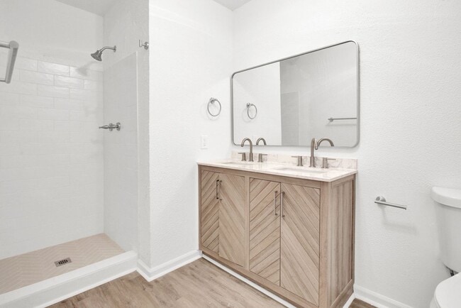 Building Photo - 1010 Mathews Ct