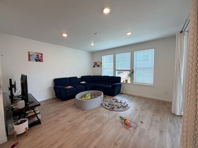 Building Photo - Modern Duplex Near Cherry Creek Trail with Quartz Kitchen, Loft & Low-Maintenance Living