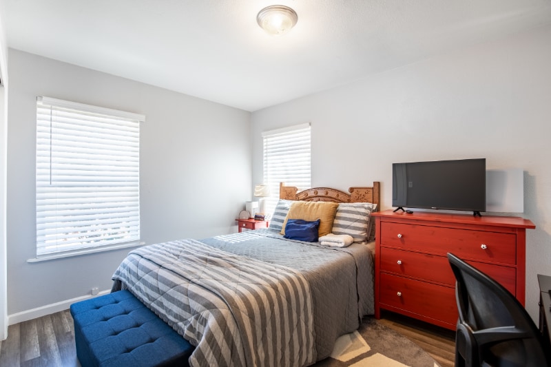 Building Photo - 510 W Oak St