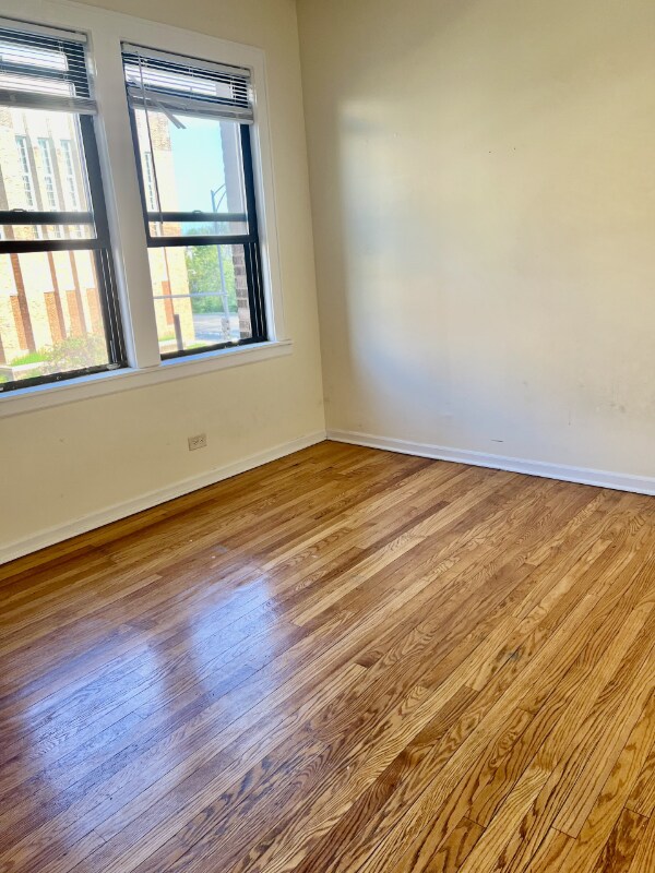 Building Photo - 5026 N Kimball Ave