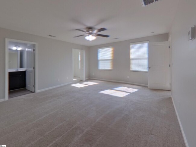 Building Photo - 120 Castlebrook Dr