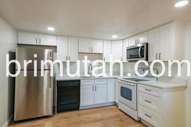 Building Photo - 2590 S 800 E